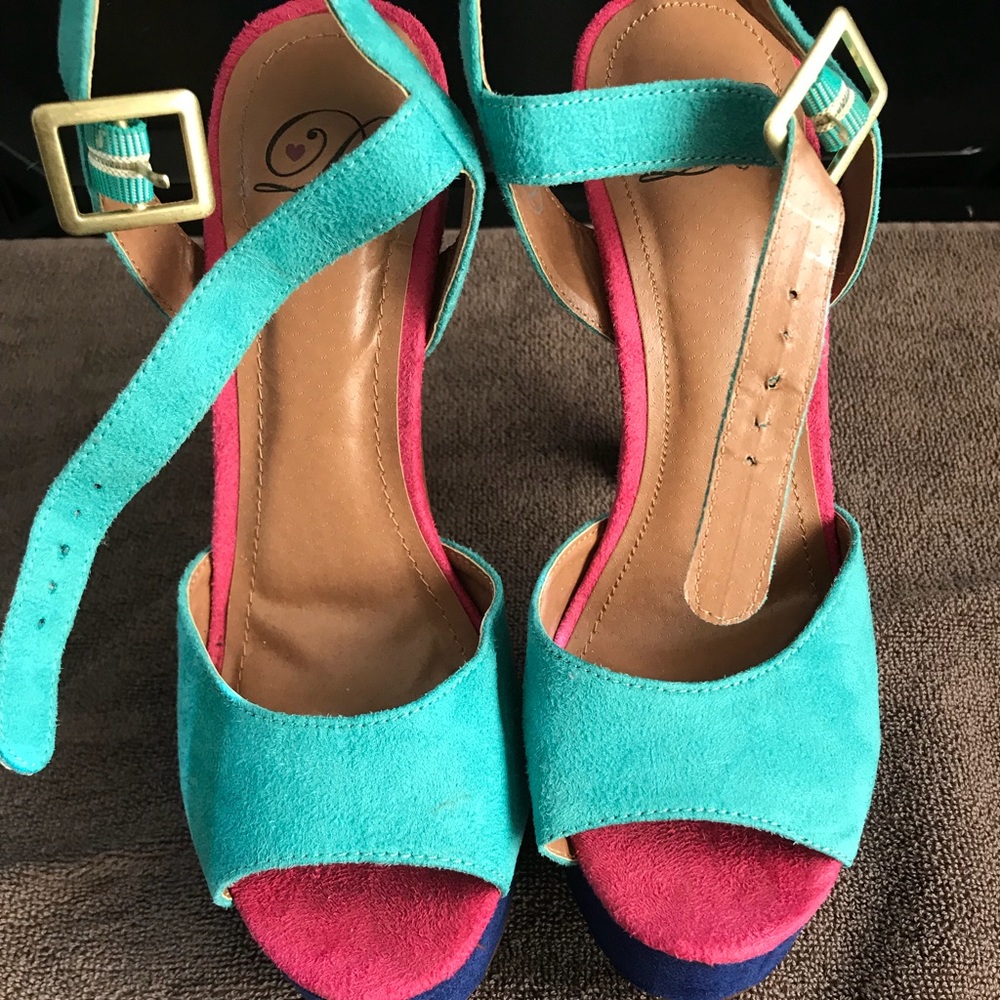 Tri Color Open Toe Pump